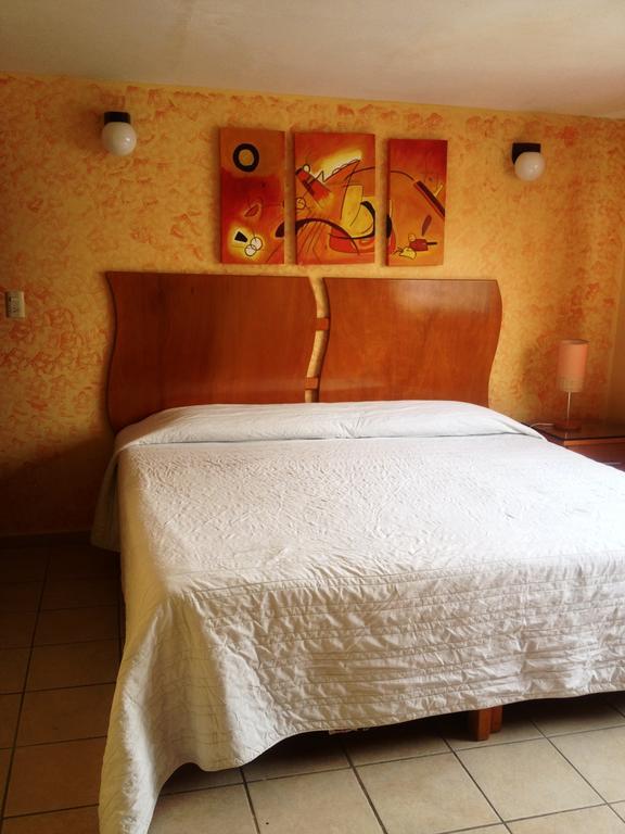 Residencia Los Angeles Bed and Breakfast Γκουανταλαχάρα Εξωτερικό φωτογραφία